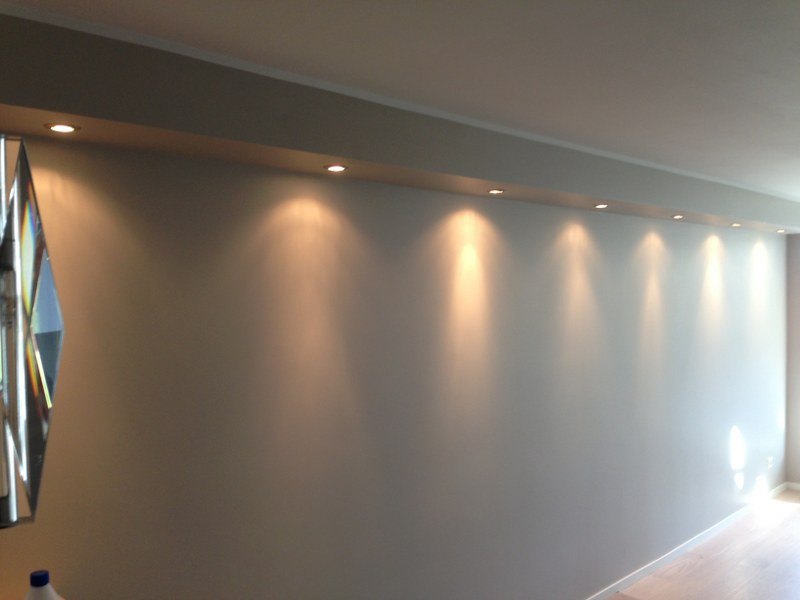 Nedsenket himling med rekke downlights